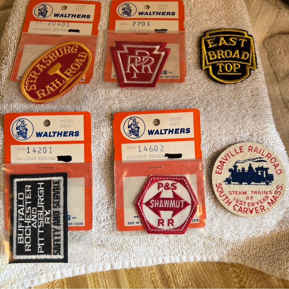 Lot of 4 Vintage Walthers Railroad Emblems NEW SEALED PLUS 2 Opened Unused Items